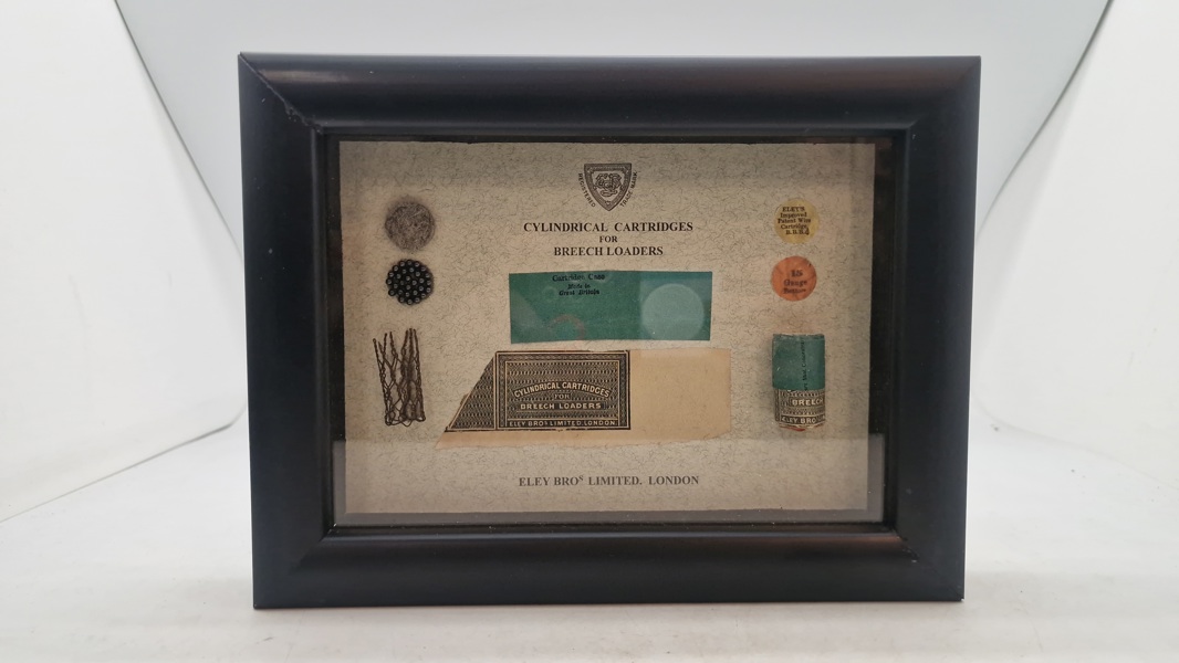 indrammet udstillingssæt med "Cylindrical Cartridges for Breech Loaders" fra Eley Bro Limited, London.