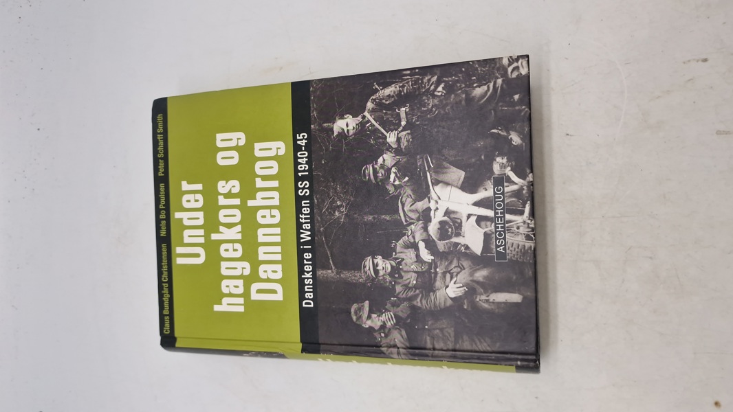 Under hagekors og dannebrog 