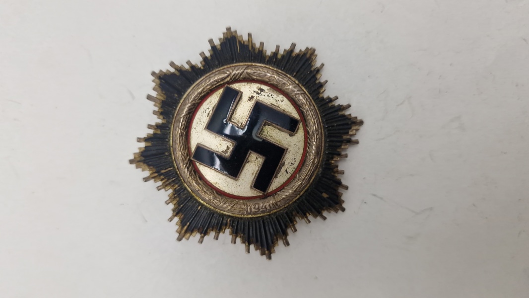 Deutsches kreuz im Gold by Souval. Fremstillet lige efter krigen, oftes som souvenir til allierede tropper