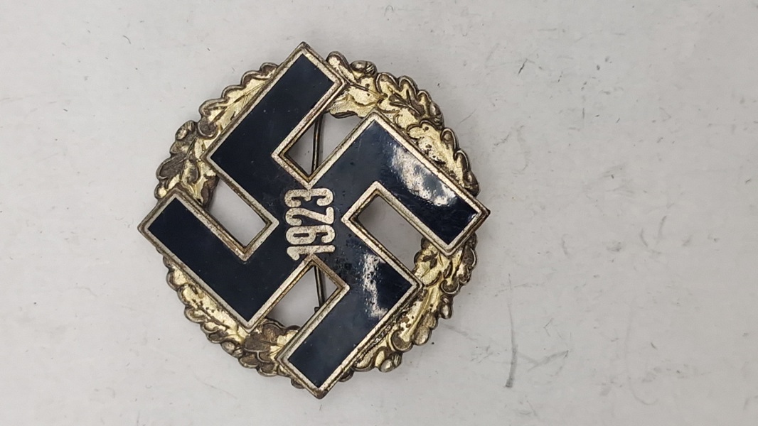 NSDAP General Honor Gau Badge fra 1923, efterkrigs 