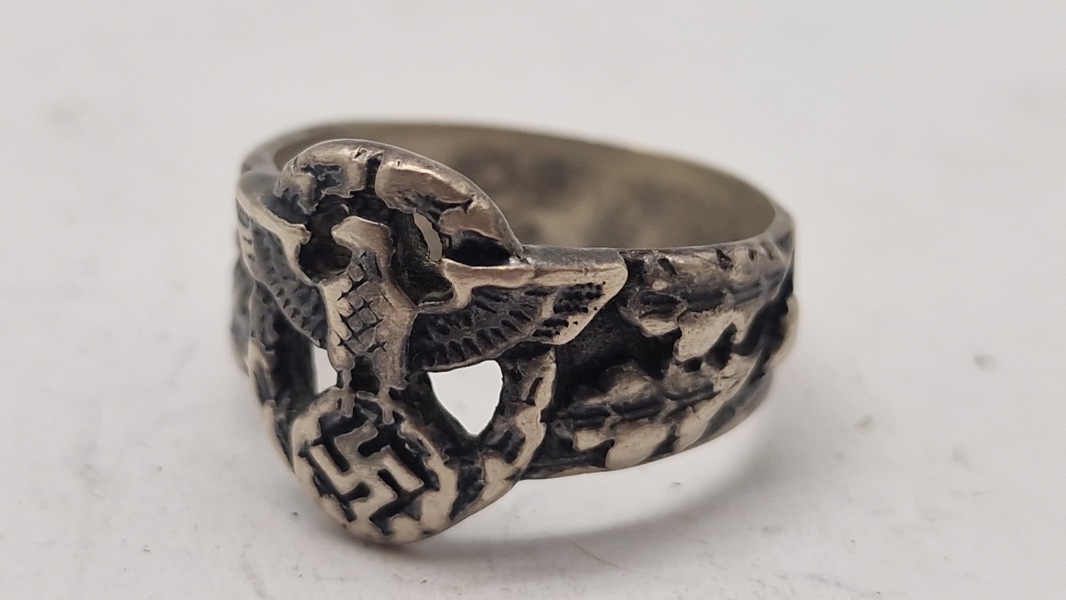 WW2 ring, efterkrigs 