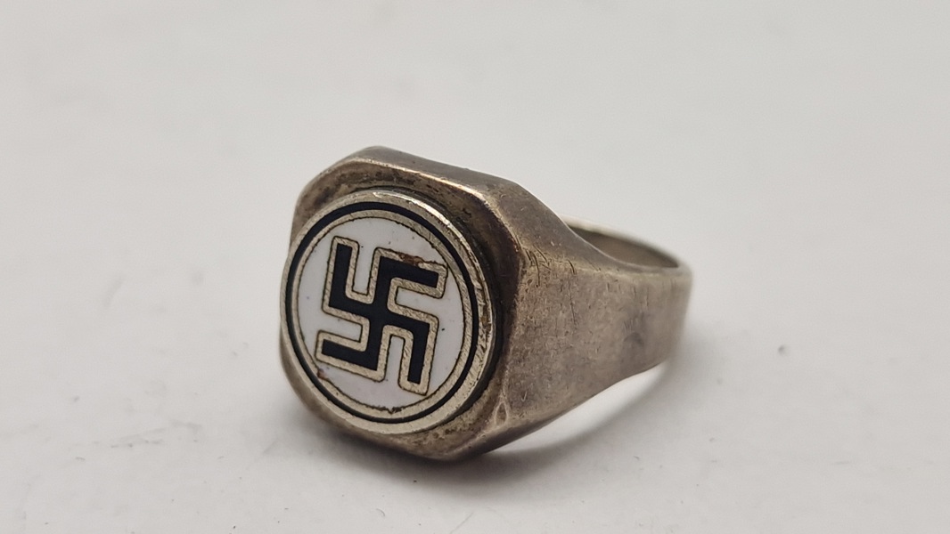 WW2 ring, efterkrigs 