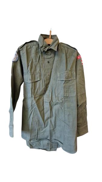 Dansk UN skjorte med mærker 