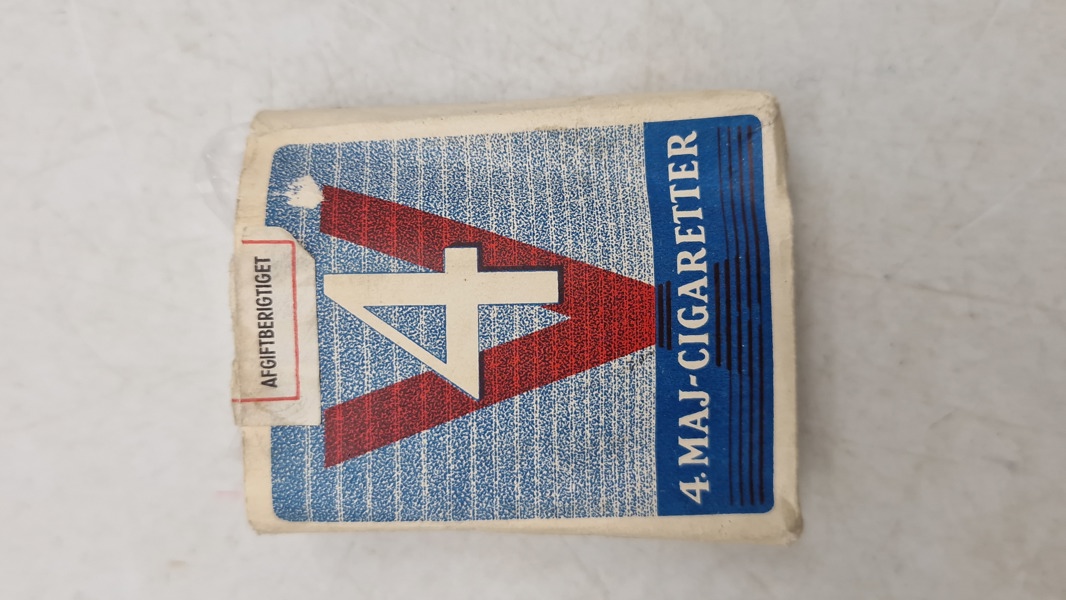 Sjælden indpakning til 4 maj cigaretter, original