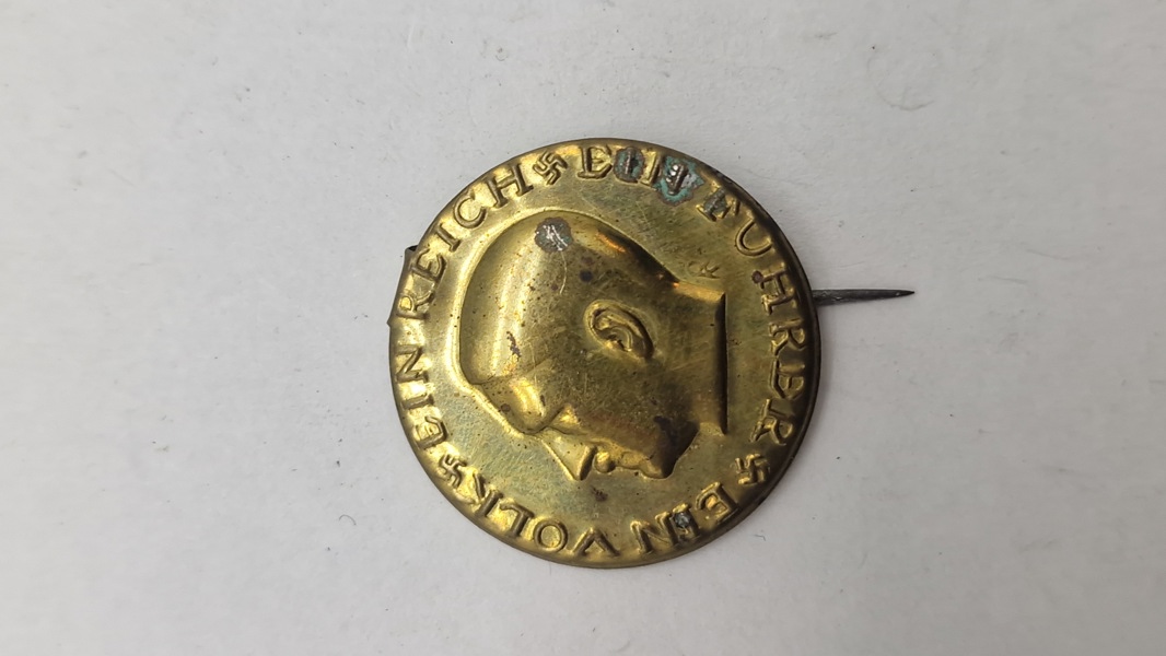 "Ein Volk, Ein Reich, Ein Führer" badge. Original