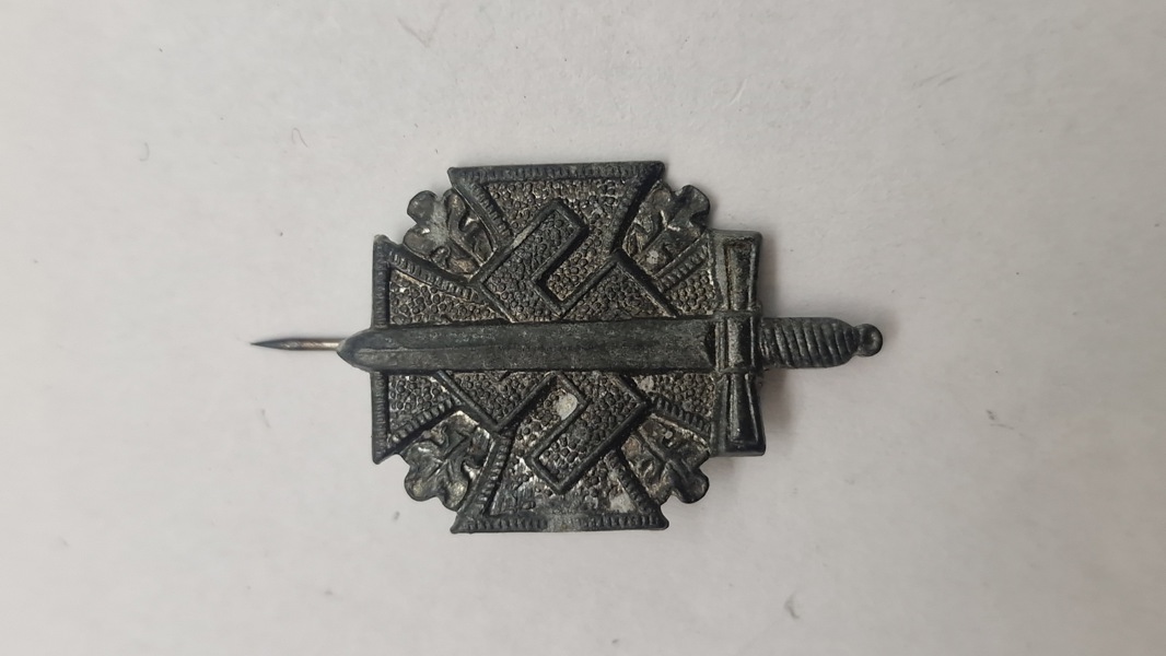 NSKOV (Nationalsozialistische Kriegsopferversorgung) tinnie. Original