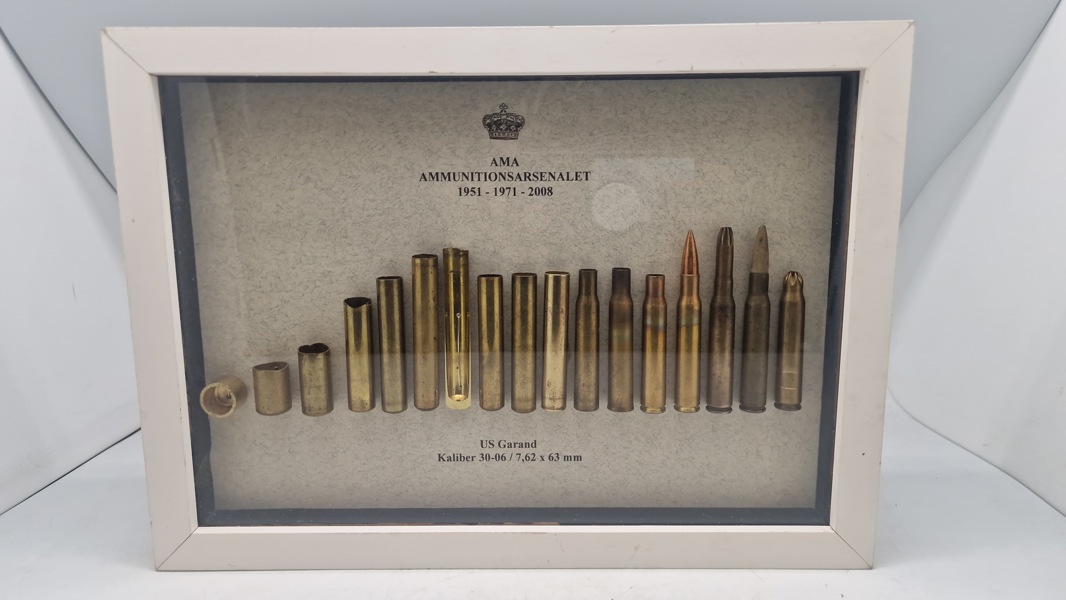 Display: AMA Trækstadier for US Garand kaliber 30-06 / 7,62 x 63 mm samt løsptr.
Ammunitionsarsenalet 1951-1971-2008