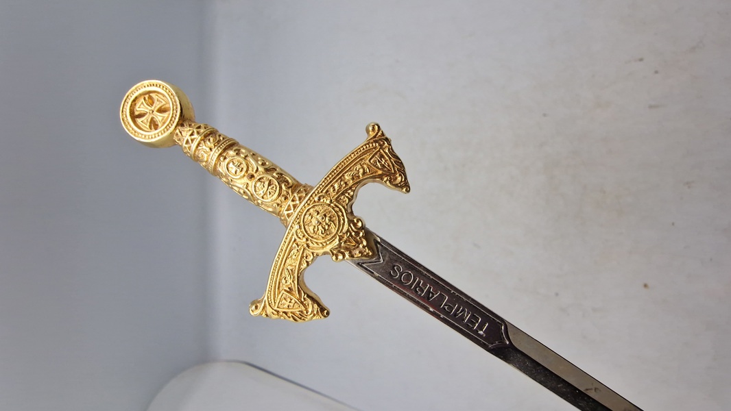 Korsridder brevåbner