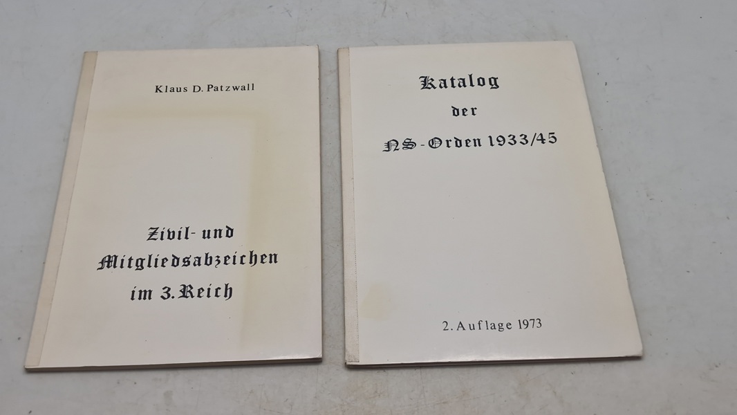 Hæfter om ordner og medaljer fra ww2