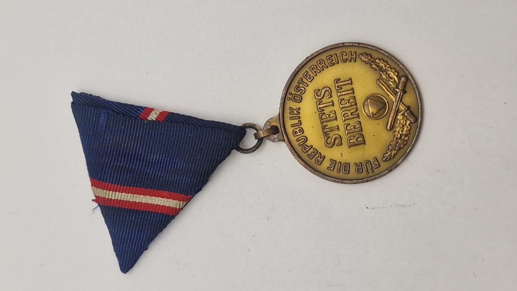 Østrisk militærtjenestemedalje i bronze, også kendt som Wehrdienstmedaille. Original