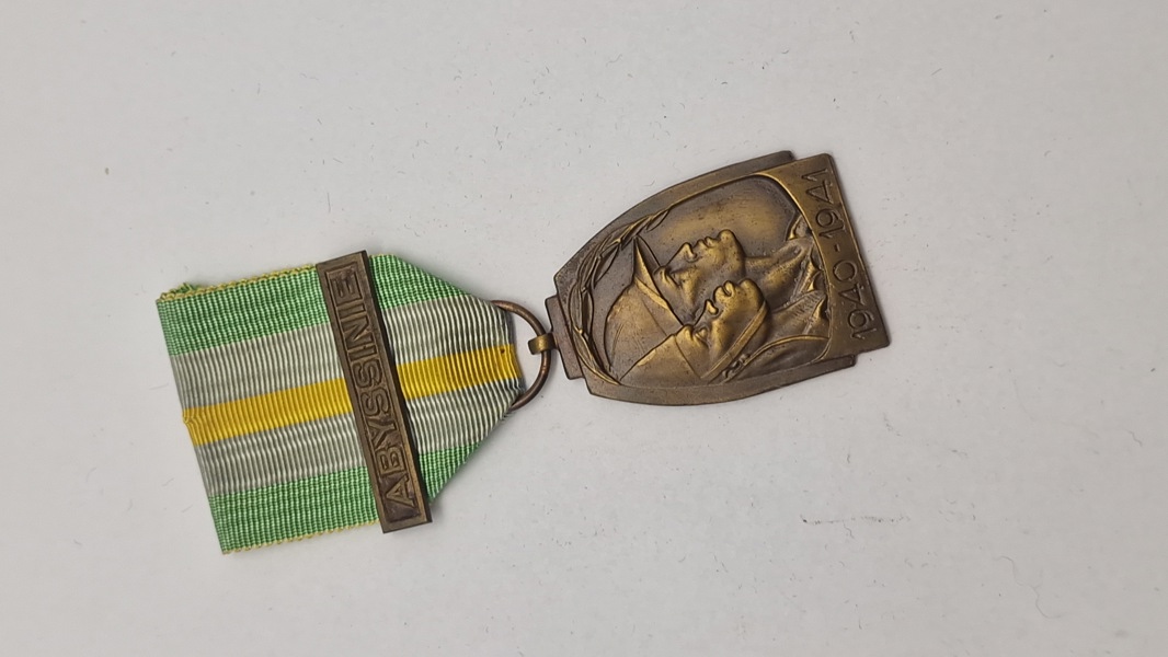 Belgisk erindringsmedalje for den etiopiske kampagne (Médaille Commémorative de la Campagne d'Ethiopie), der blev etableret i januar 1947. Original
