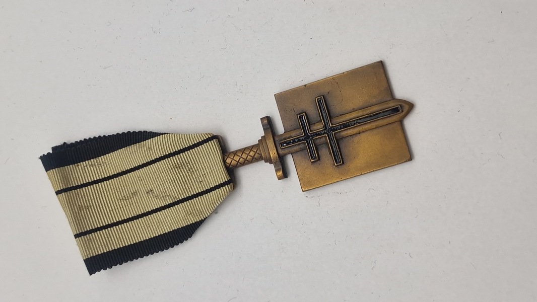 Fransk Ordre de la Libération (Befrielsesordenen), som blev indstiftet under 2. verdenskrig for at ære dem, der kæmpede for Frankrigs befrielse. Original