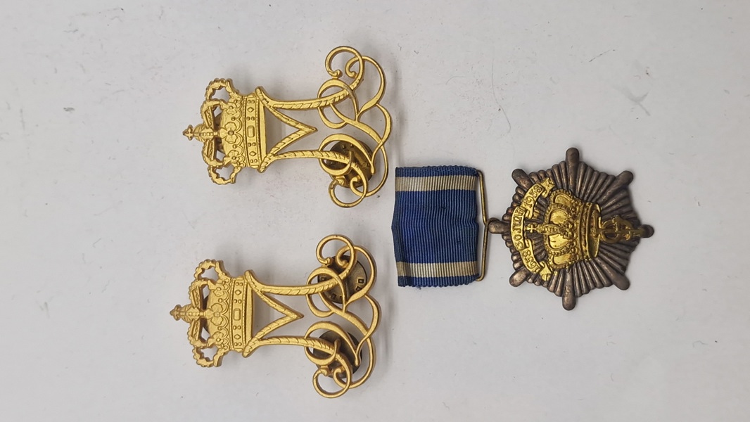 Reginaer og medalje fra garderforeningen. Originale