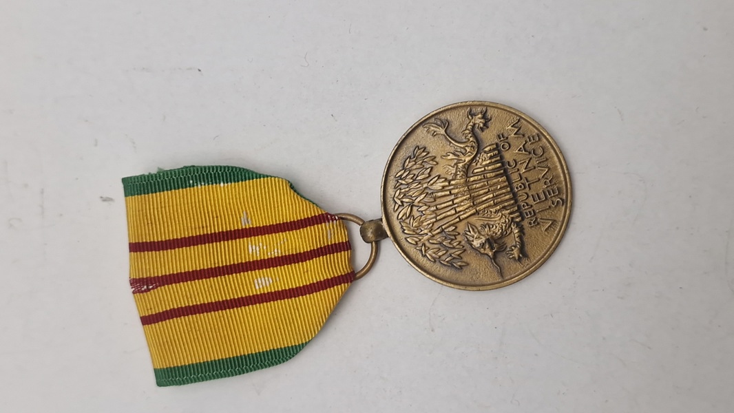 Vietnam Service Medal. Original 