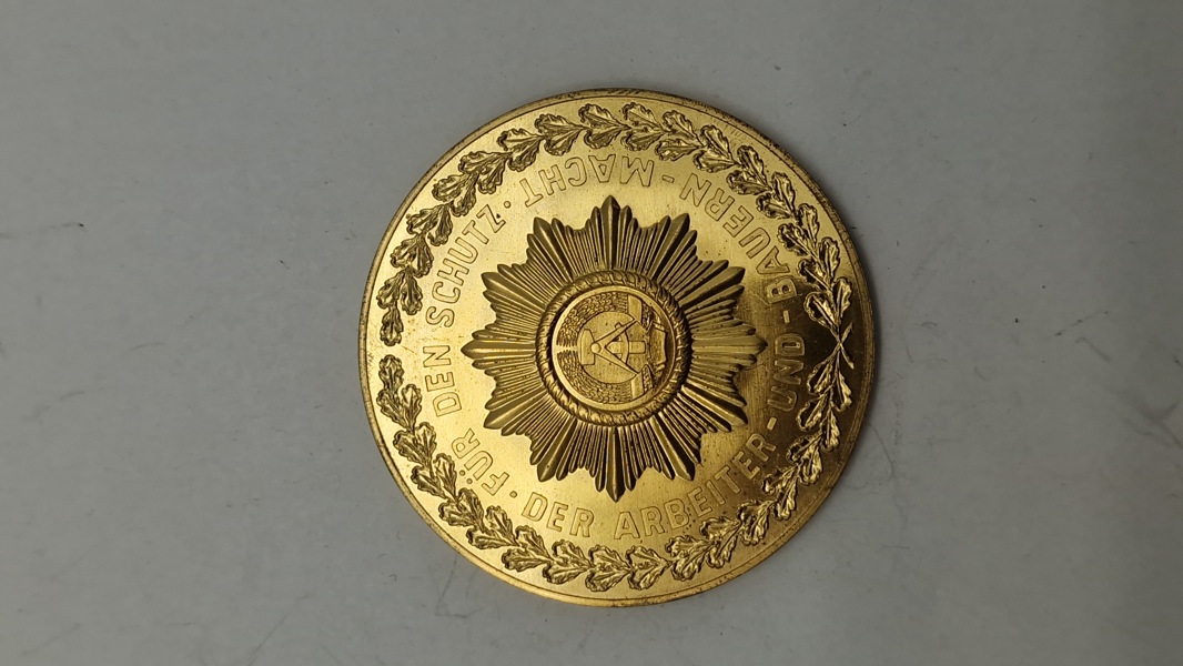 DDR MDI æresmedalje for 30 års tro tjeneste i Volkspolizei. Original