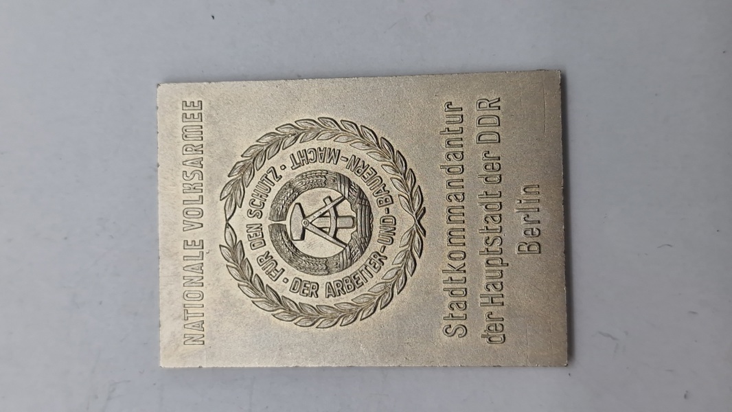 Plakette fra Nationale Volksarmee (NVA). Original