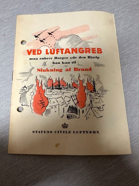 Original Dansk WW2 folder ved luftangreb 