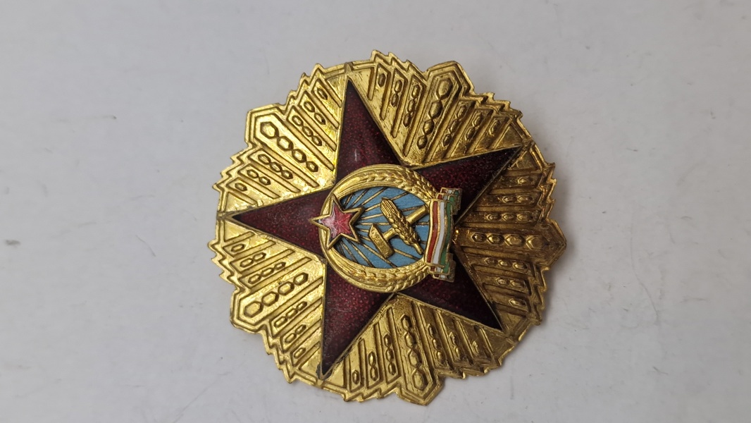 Order of Merit of the Hungarian People's Republic (Den Ungarske Folkerepubliks Fortjenstorden), som blev indstiftet i 1949. Original 
