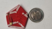 Dansk Røde Kors Fortjenstmedalje, som blev indstiftet i 1927 og tildeles for fortjenstfuld indsats for Røde Kors. Original 
