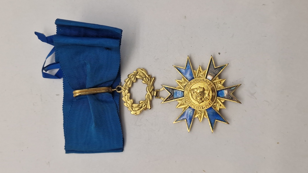 Fransk orden kaldet "Ordre national du Mérite" (Den Nationale Fortjenstorden). Orignal 