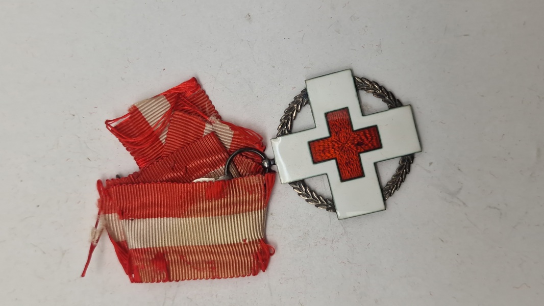 Røde Kors Mindetegn for Krigshjælpearbejde 1939-1945. Original 