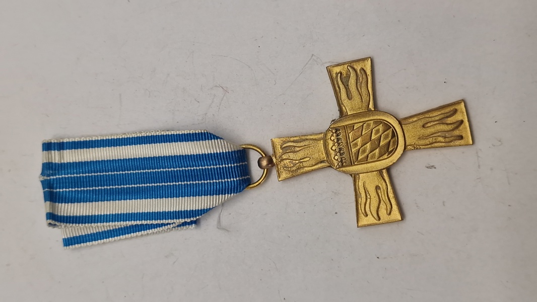 Bayerisches Feuerwehr-Ehrenzeichen i guld for 50 års tjeneste. 
Original 