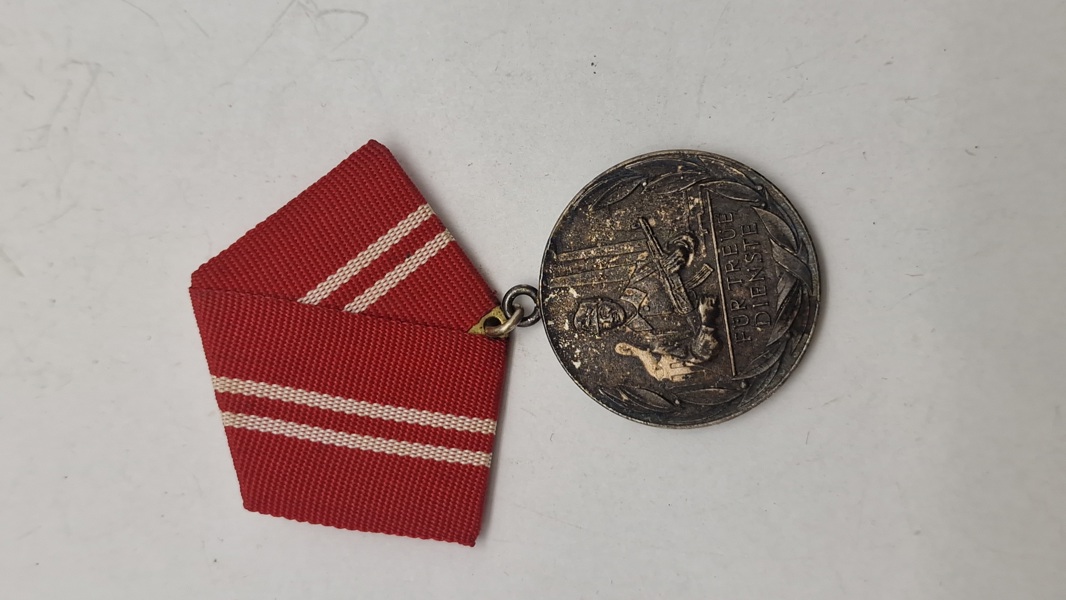 Tysk Medaille für treue Dienste in den Kampfgruppen der Arbeiterklasse" fra DDR. Original 