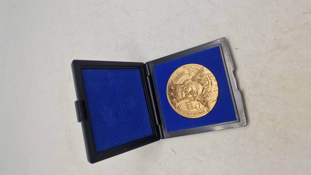 Rumænsk mønt med æske. Original 