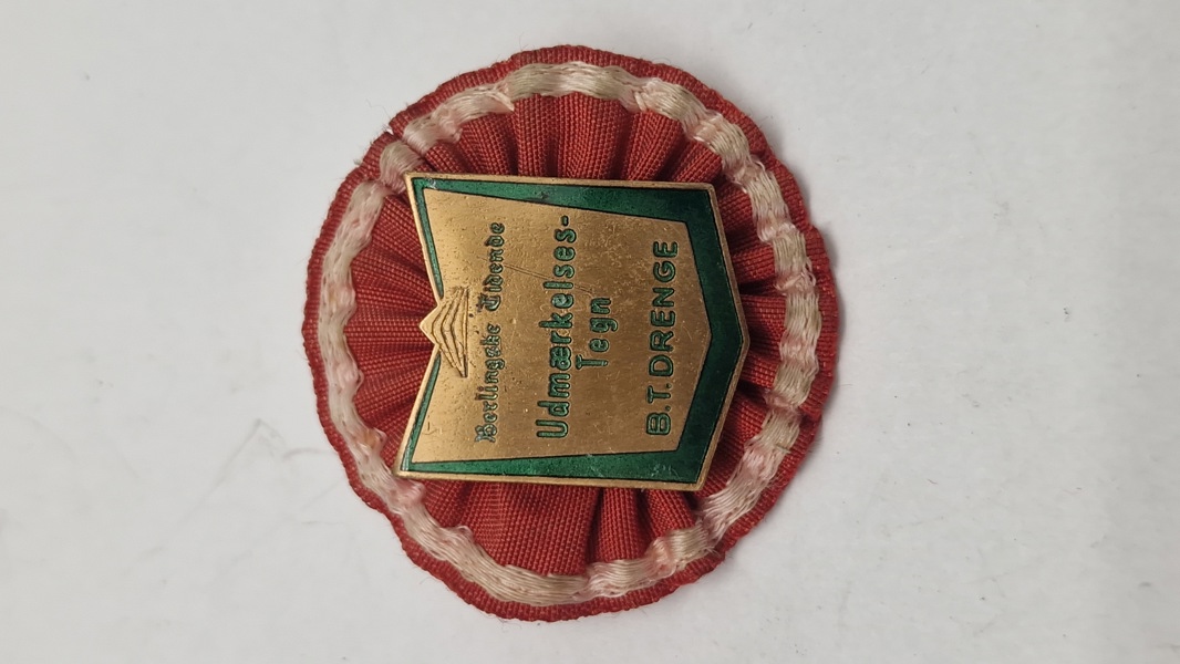 Berlingske tidende udmærkelsestegn for BT drenge. Sjælden 