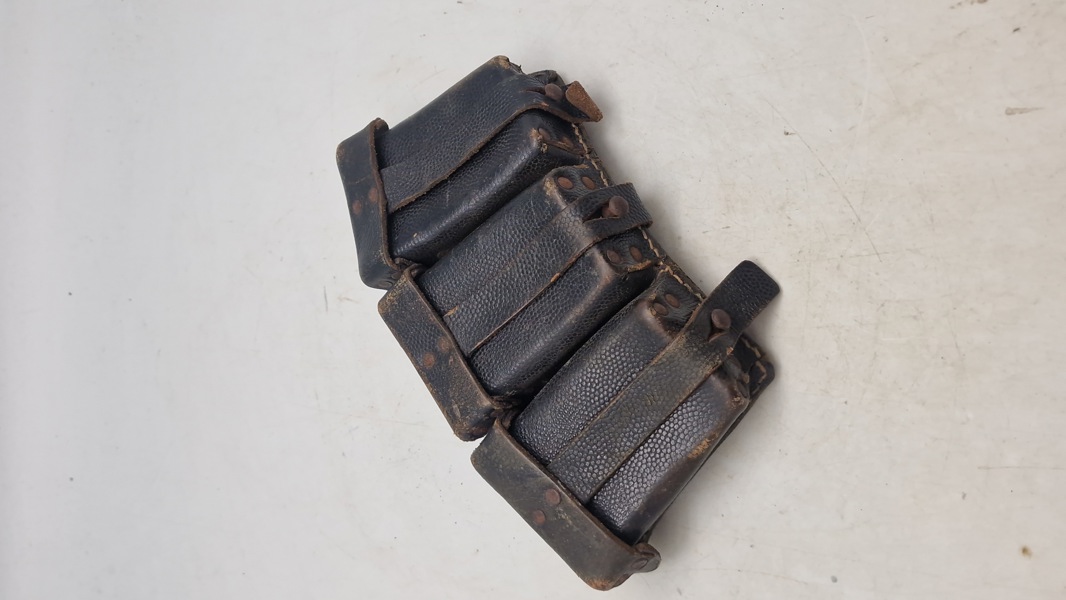 Tredelt K98 ammunitionstaske. Original 