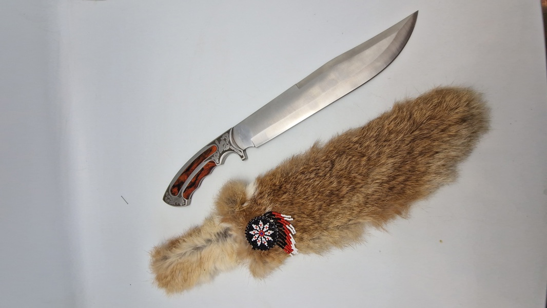 Stor veludført dolk 