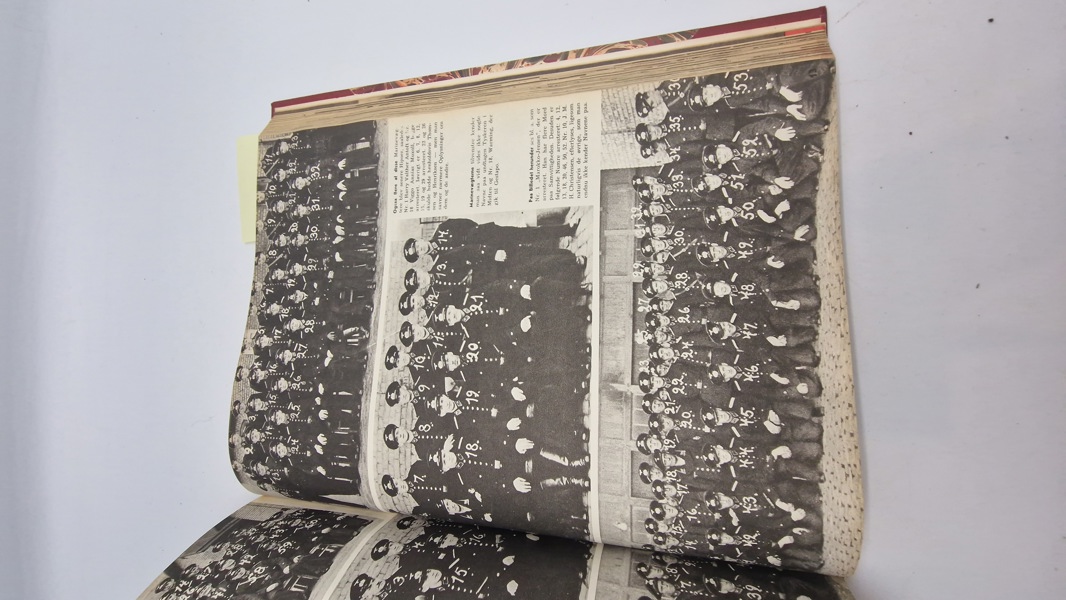 Samling indbundne Billed-Bladet 1945 med bl.a. hipo korpset 