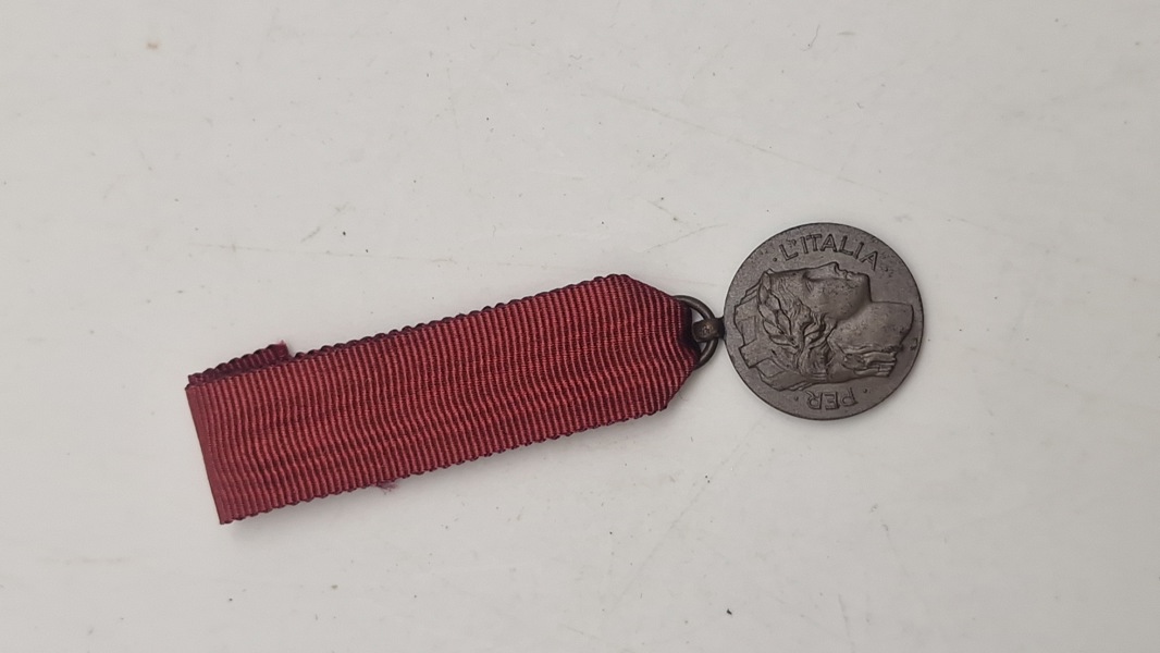 Italiensk Medaglia di benemerenza per i volontari della guerra italo-austriaca 1915-1918. Miniature. Original 