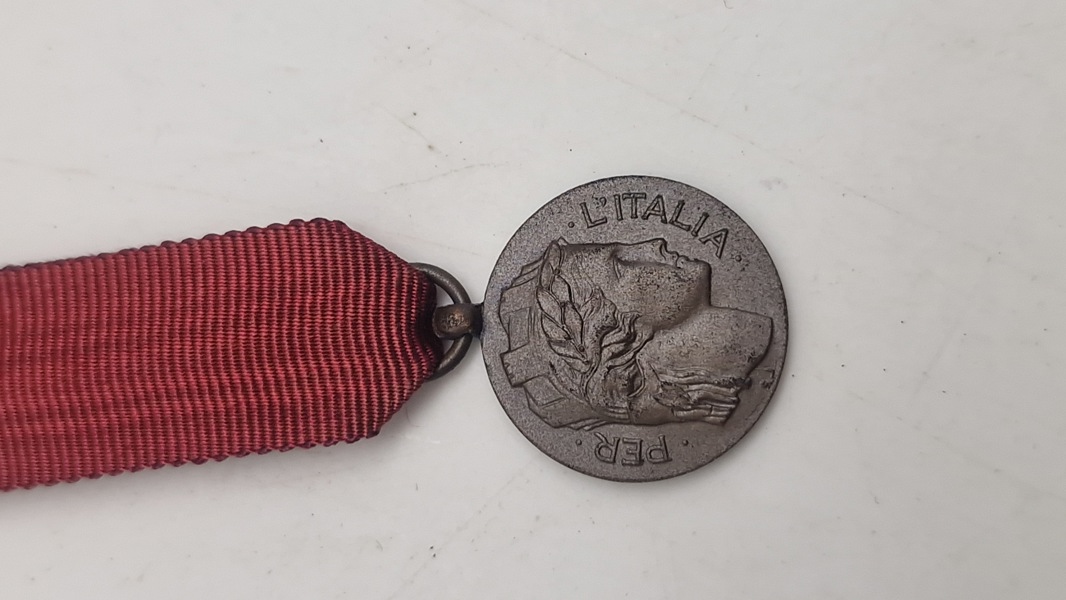 Italiensk Medaglia di benemerenza per i volontari della guerra italo-austriaca 1915-1918. Miniature. Original 