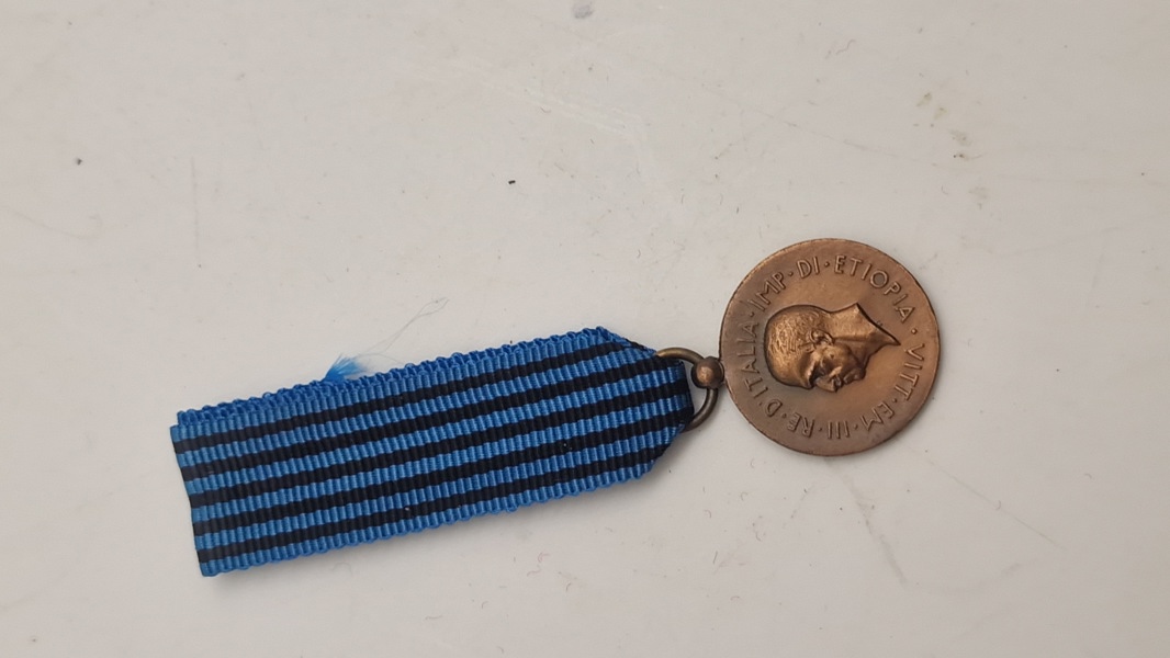 Italiensk erindringsmedalje for felttoget i Østafrika, specifikt for den etiopiske kampagne i 1935-1936. Miniature. Original 