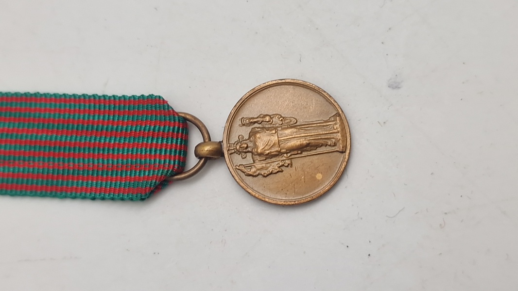 Italiensk Medaglia mignon per la guerra 1940 1943. Miniature. Original 