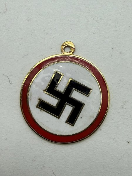 Nynazistisk vedhæng 