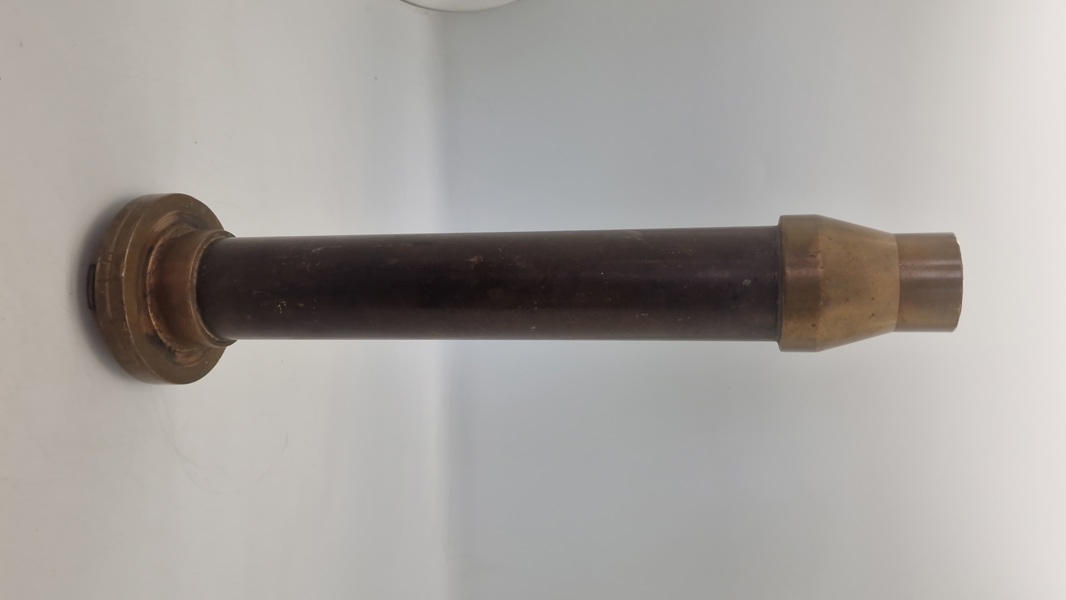 Ældre strålerør. Stemplet Ellehammer