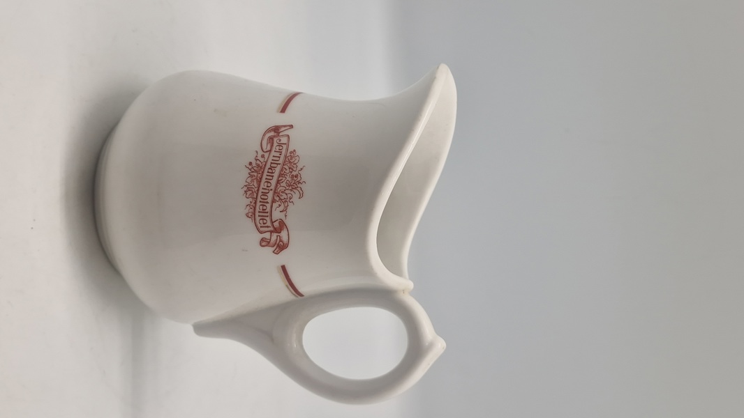 Flødekande, jernbanehotellet