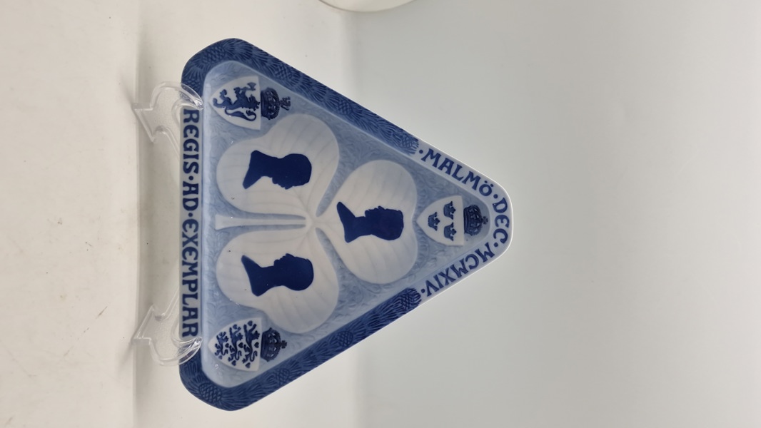 Royal Copenhagen mindeplatte fra 1915, som markerer "Kongemødet i Malmø" i december 1914. Original