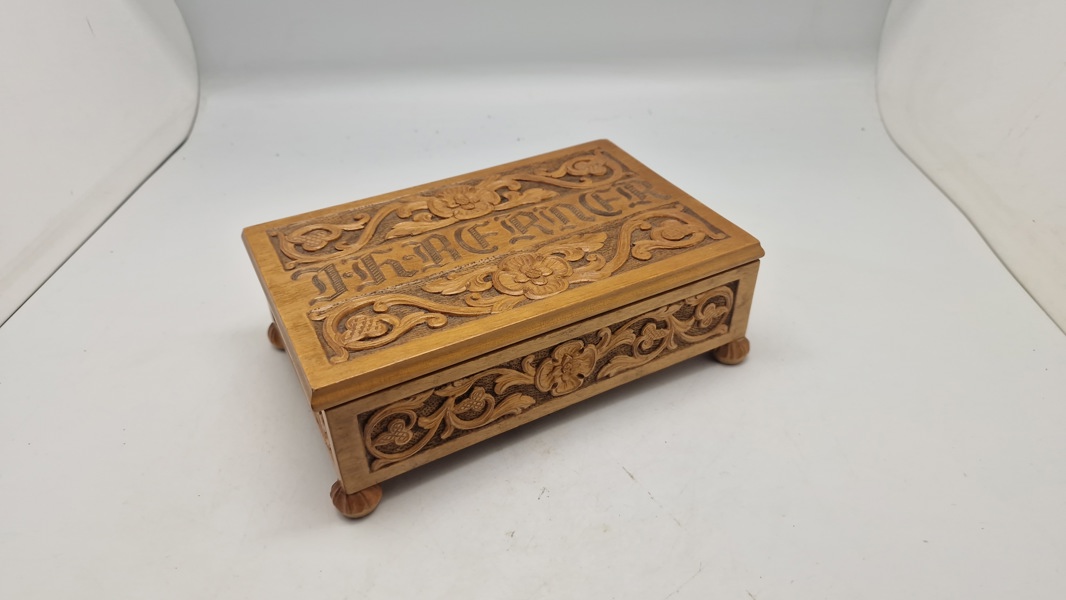 Sjælden æske givet som gave fra krigsfange nr 806 Martin Mesel, anholdt under aktion Polarkreis i 1943, har siddet i Oflag XXI-C (Schildberg) og Stalag III A (Luckenwalde). Original