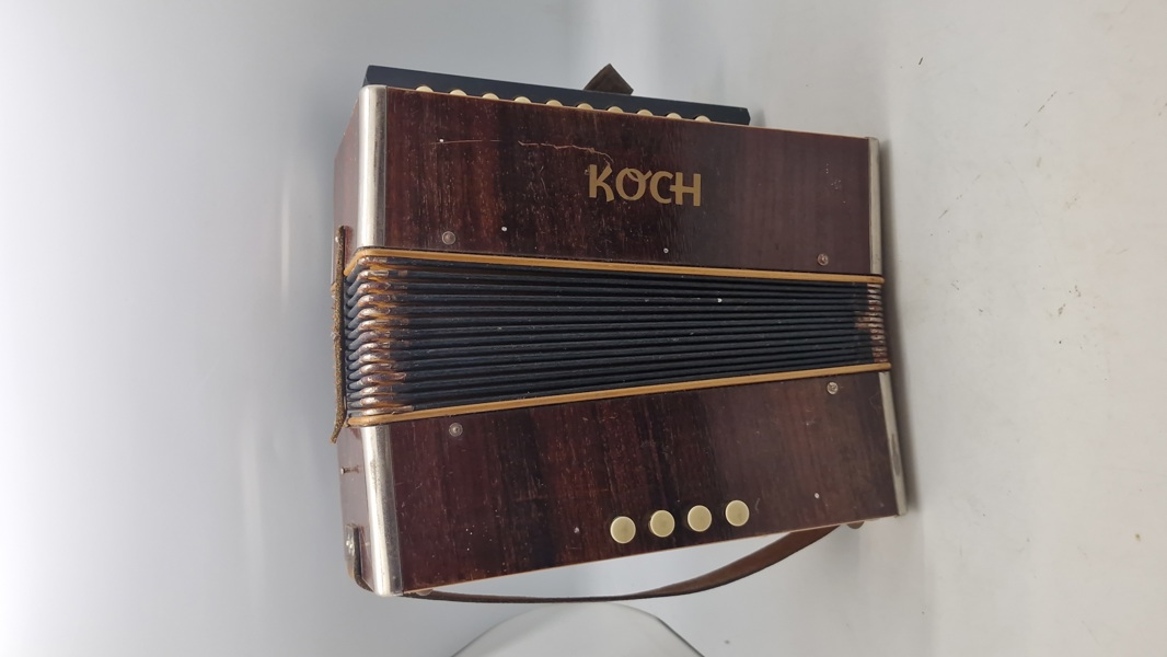 Dansk produceret “Koch” harmonika af træ