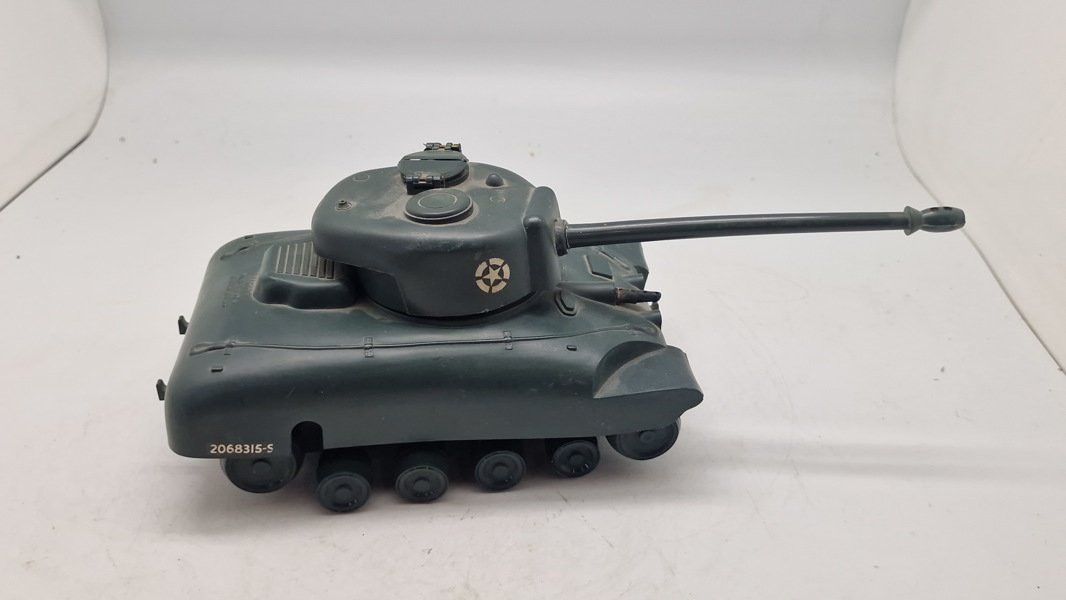 Ældre legetøjs kampvogn 