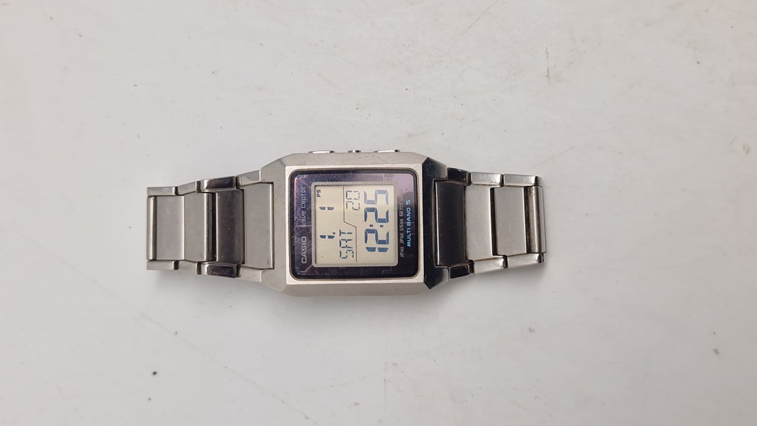 Casio i-Range IRW-M200 radiostyret ur, der er kendt for sin præcise tidsvisning via atomure