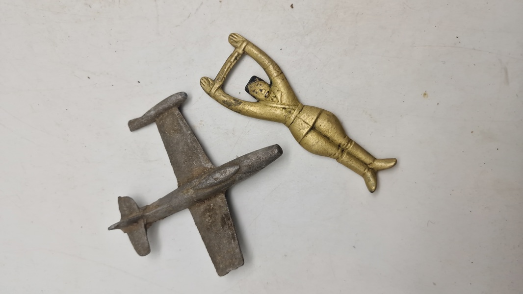 Flyvemaskine og AH oplukker fra maj dagene 1945. Original