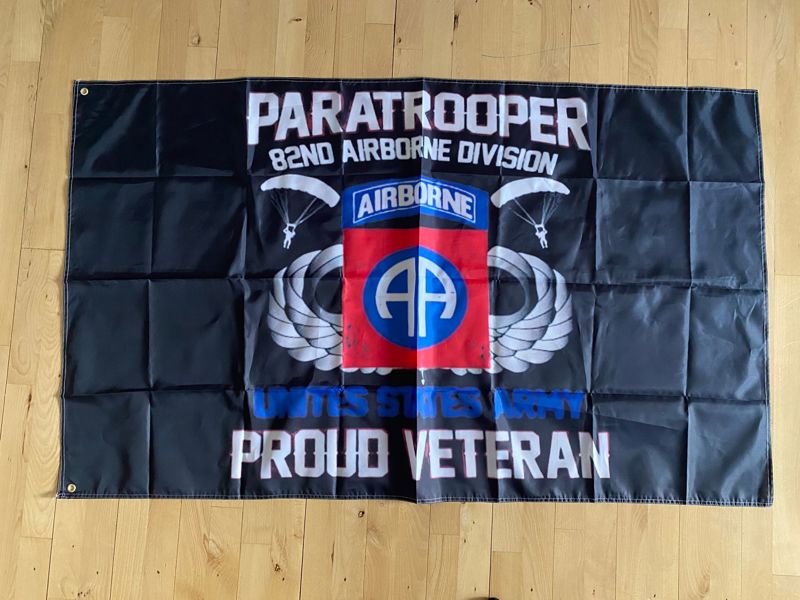 Paratrooper flag - Postwar 