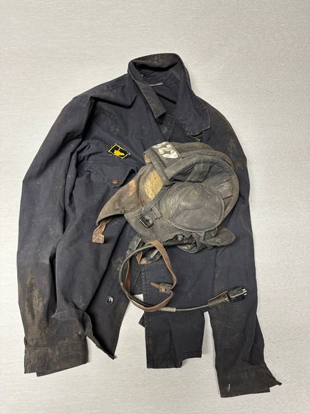 Originalt Russisk kampvogns uniform og hjelm fra fronten i Ukraine 