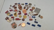 Samling mærker og pins 