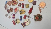 Samling mærker og pins 