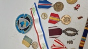 Samling mærker og medaljer 